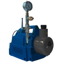 Portable vacuum pump